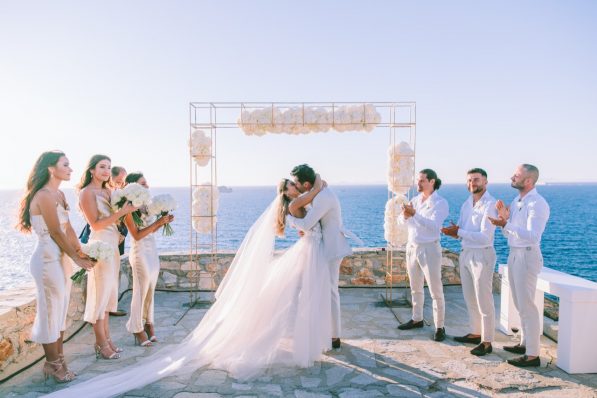 Getting married in Greece: a guide for a wedding in Greece