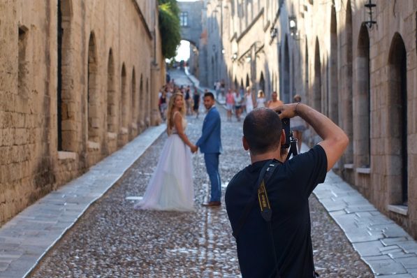 getting marrried in rhodes photographer and old town
