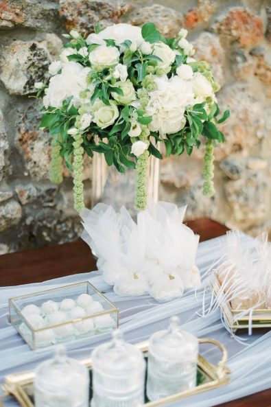 White tulle wedding favors with sugar-coated almonds, almond truffle sweets, and biscuit wedding favors.