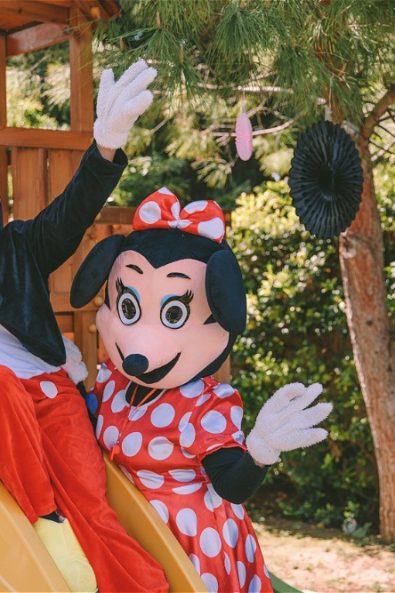 Mickie and Minnie Mouse costume actors