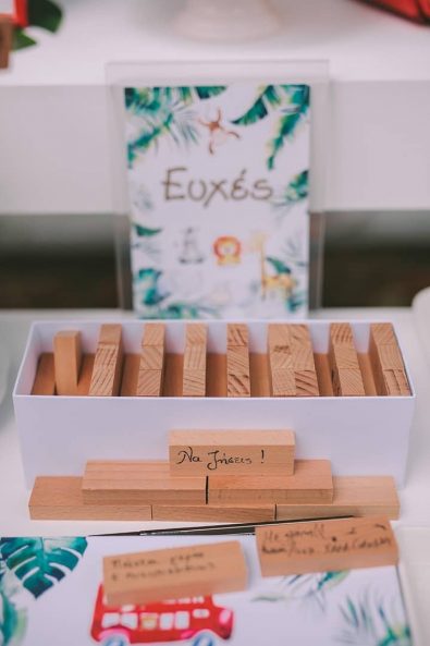 Wooden Jenga bricks to write the baptism wishes.