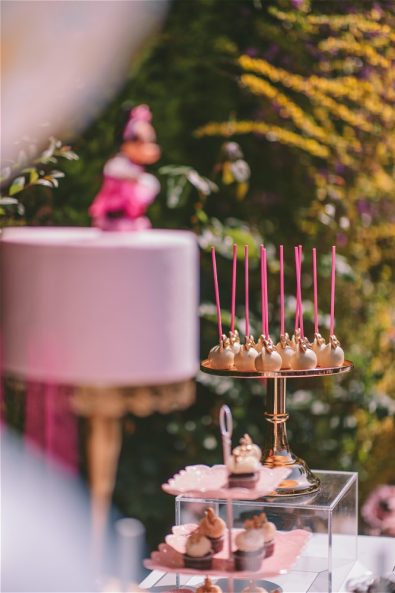 Sweets on candy bar for the Minnie Mouse Party