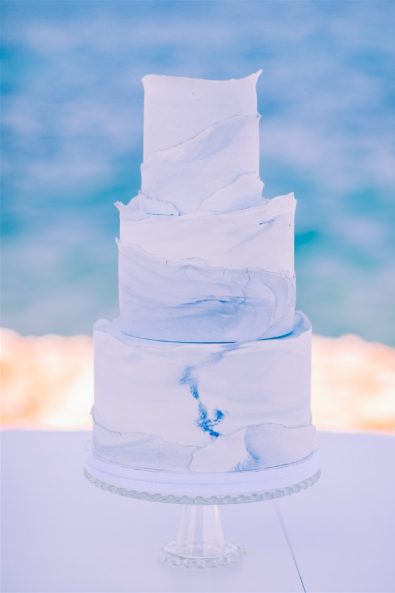wedding cake in front of sea at an elopement in Paros