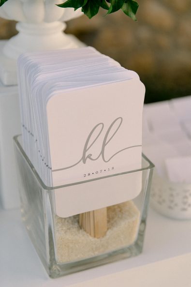 Minimal and chic cardboard wedding favours