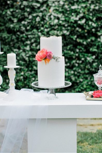 Wedding cake and candles for an elopement in Greece