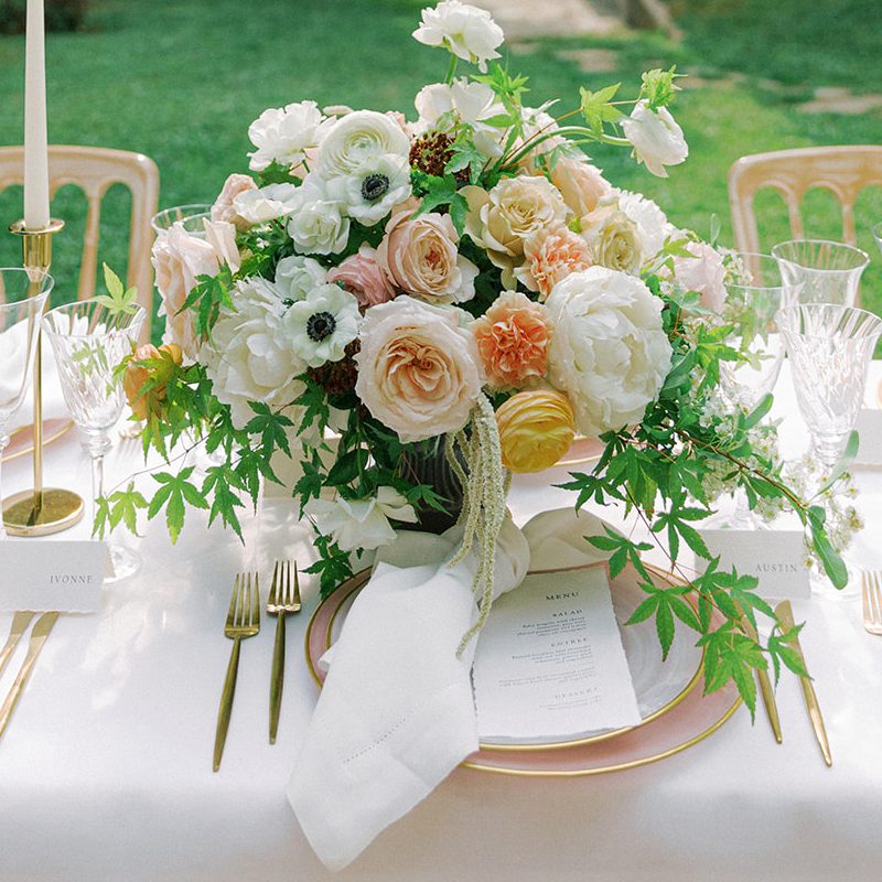 Flower bouquet for wedding table