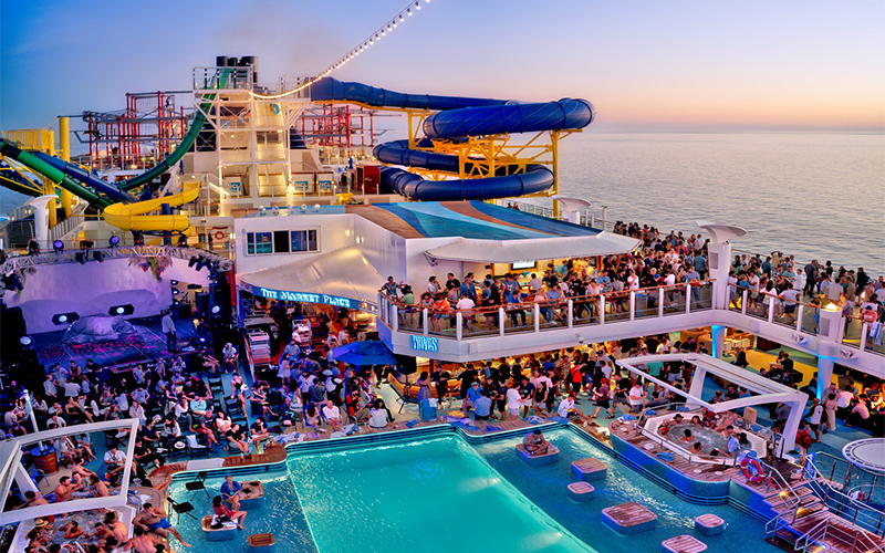 Party on a boat with pool